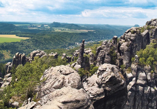 Landschaft der Sächsischen Schweiz bei Bad Schandau – Umgebung der Kirnitzschtal-Klinik