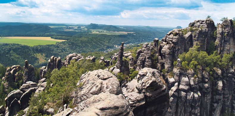 Felsenlandschaft der Sächsischen Schweiz bei Bad Schandau – Umgebung der Kirnitzschtal-Klinik