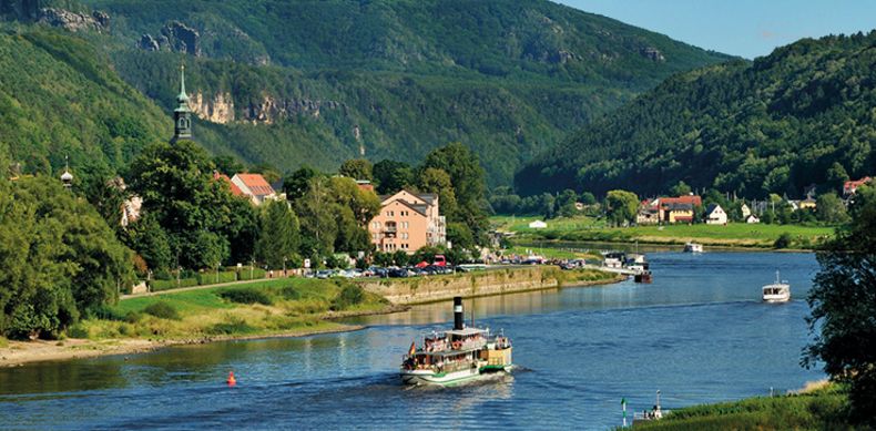 Panoramablick auf das Elbtal in der Sächsischen Schweiz bei Bad Schandau